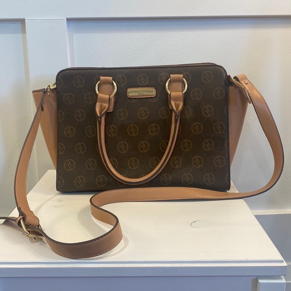 EUC Adrienne Vittadini Studio Purse
